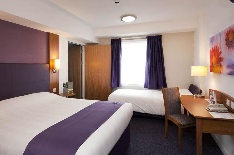 Premier Inn Glasgow Milngavie Buitenkant foto