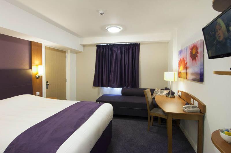 Premier Inn Glasgow Milngavie Buitenkant foto